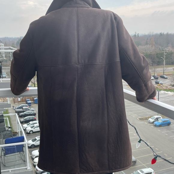 Genuine shearling men’s jacket..very warm! Hardly warn! Fits size 48. - Picture 2 of 7